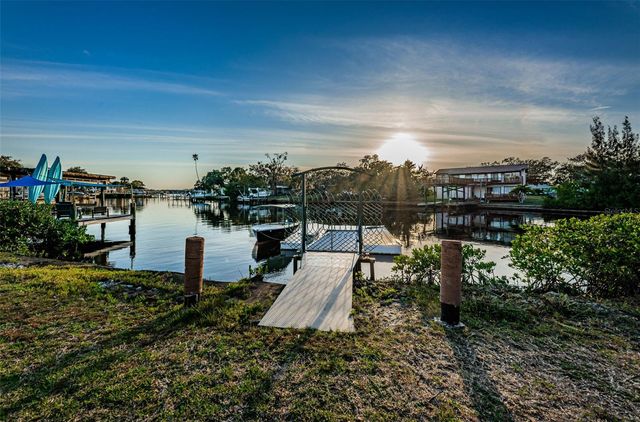 330 N SPRING BOULEVARD, Tarpon Springs, FL 34689