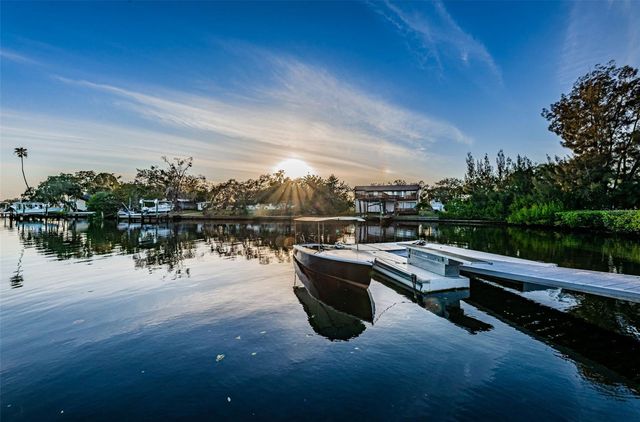 330 N SPRING BOULEVARD, Tarpon Springs, FL 34689