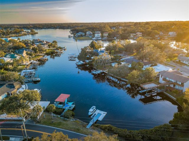 330 N SPRING BOULEVARD, Tarpon Springs, FL 34689