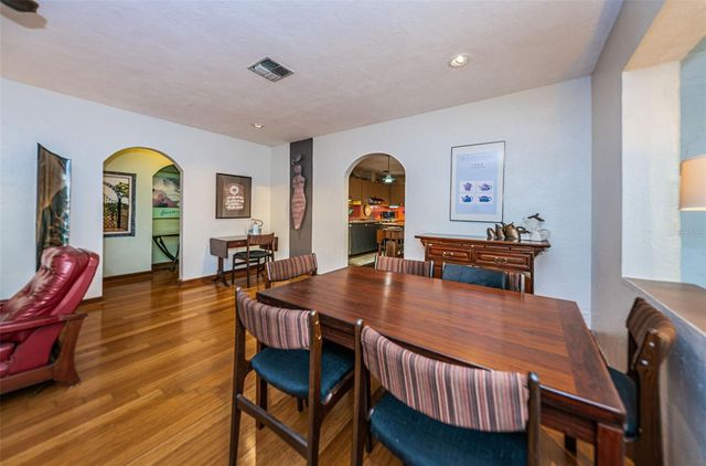 330 N SPRING BOULEVARD, Tarpon Springs, FL 34689