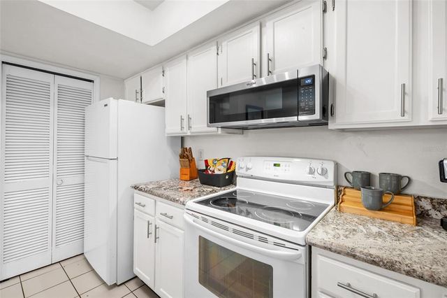 5614 SW 8TH PLACE, Gainesville, FL 32607