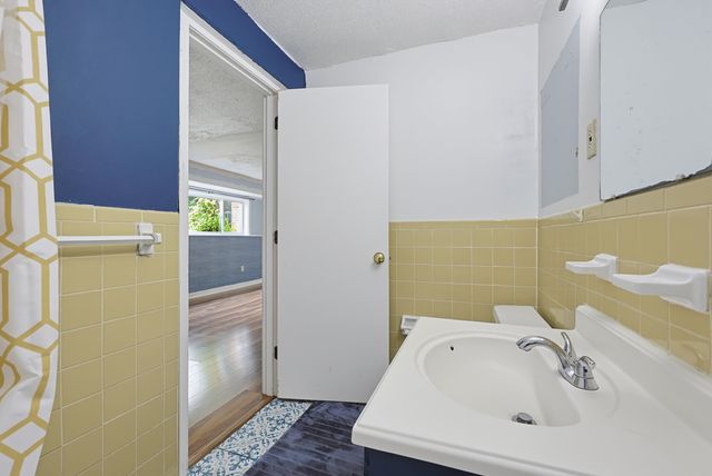 6 Brookside Dr Apt 2, Exeter, NH 03833