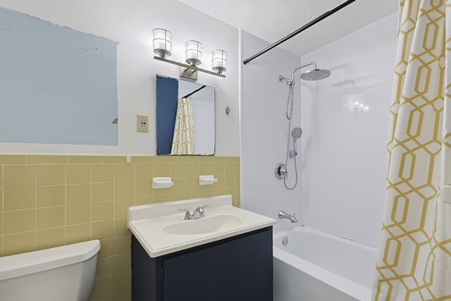 6 Brookside Dr Apt 2, Exeter, NH 03833