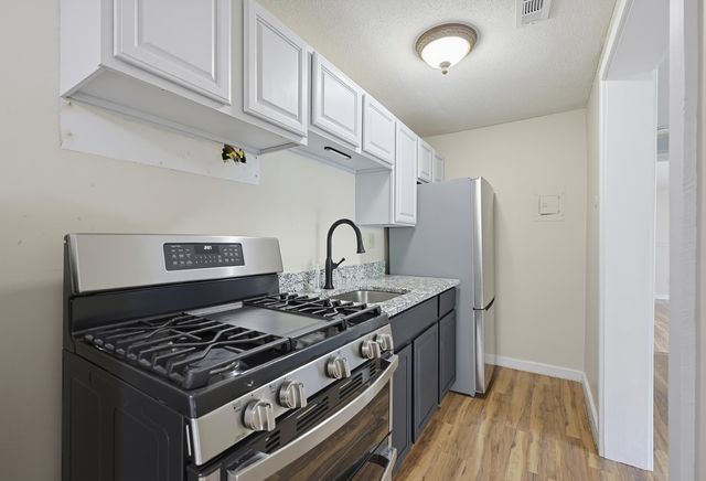 6 Brookside Dr Apt 2, Exeter, NH 03833