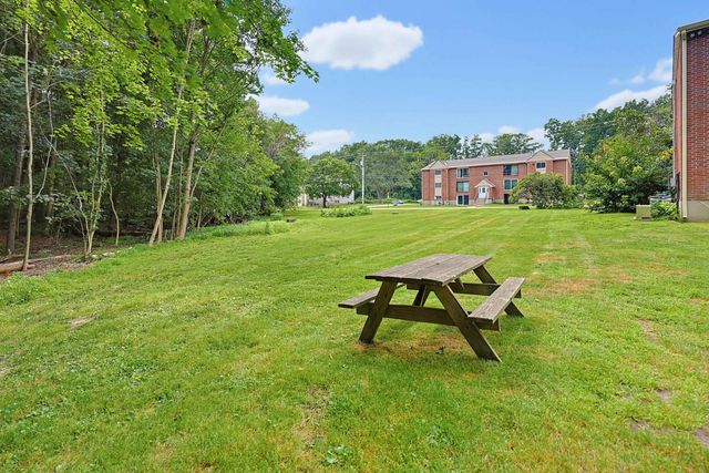 6 Brookside Dr Apt 2, Exeter, NH 03833