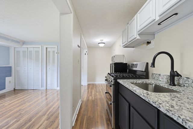 6 Brookside Dr Apt 2, Exeter, NH 03833