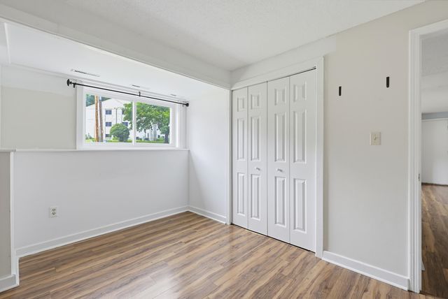 6 Brookside Dr Apt 2, Exeter, NH 03833