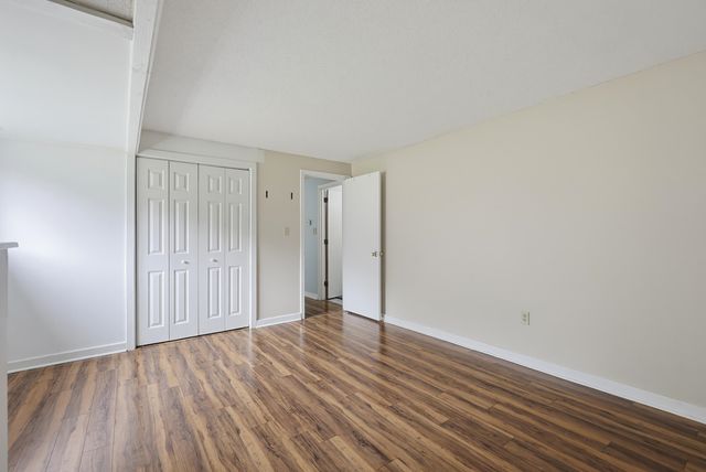 6 Brookside Dr Apt 2, Exeter, NH 03833