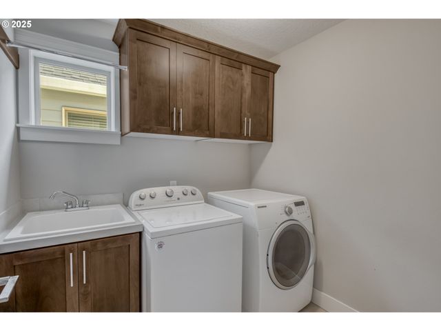 16223 Nw ASHFIELD Dr, Beaverton, OR 97006