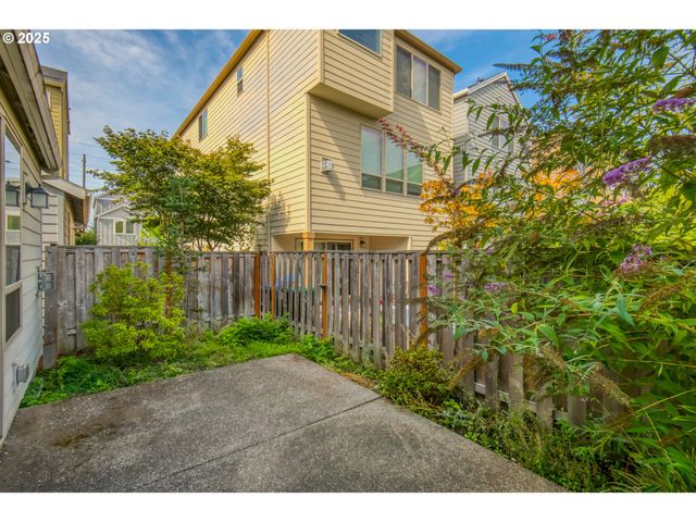 16223 Nw ASHFIELD Dr, Beaverton, OR 97006