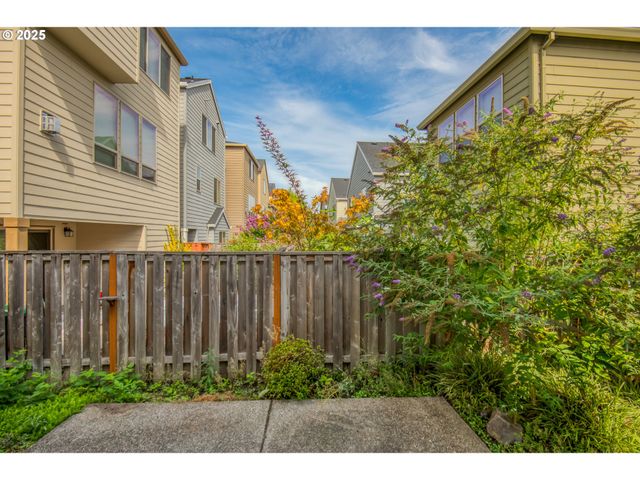 16223 Nw ASHFIELD Dr, Beaverton, OR 97006