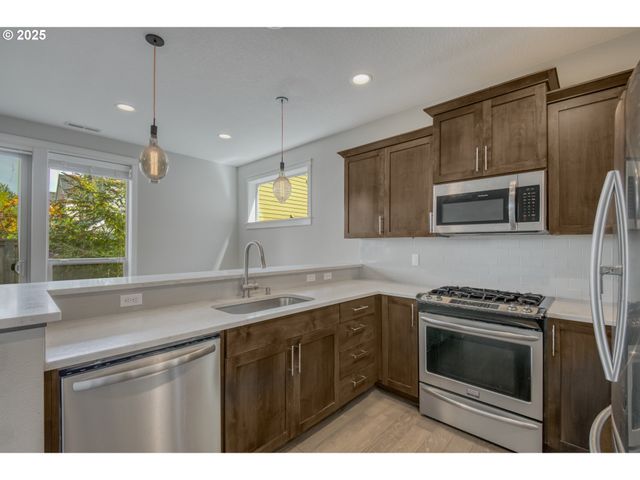 16223 Nw ASHFIELD Dr, Beaverton, OR 97006