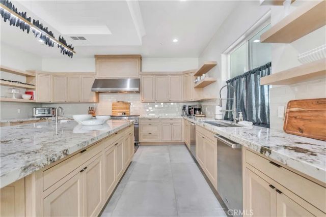 402 S Michelle, Kerman, CA 93630