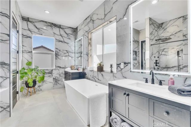 402 S Michelle, Kerman, CA 93630