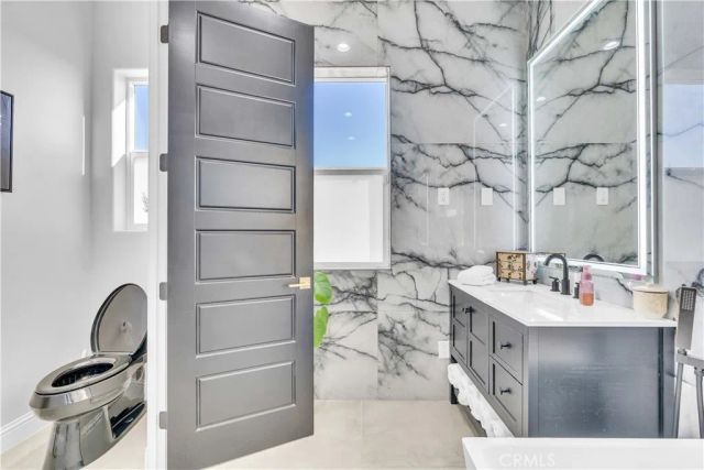 402 S Michelle, Kerman, CA 93630