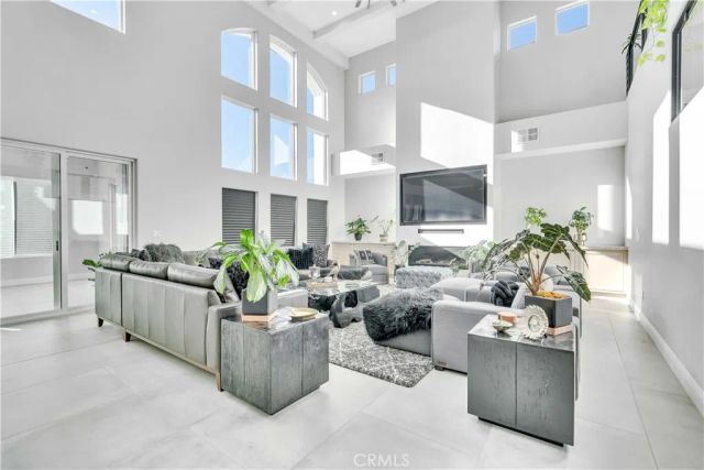 402 S Michelle, Kerman, CA 93630