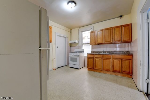 442 Elizabeth Ave, Elizabeth City, NJ 07206