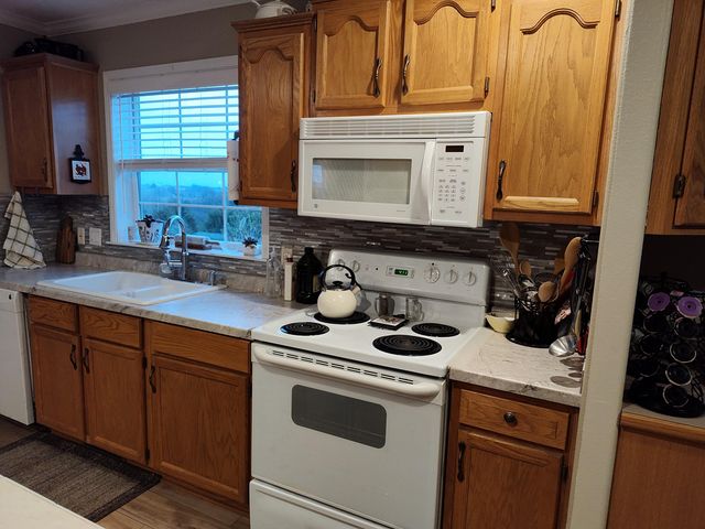 1672 E 355th Road, Bolivar, MO 65613