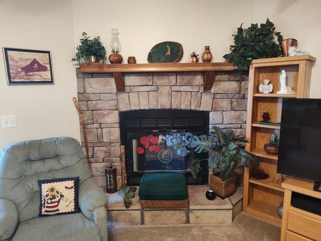 1672 E 355th Road, Bolivar, MO 65613