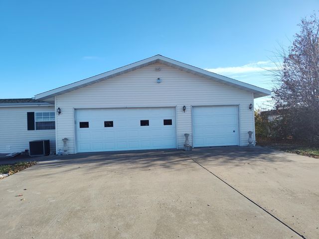1672 E 355th Road, Bolivar, MO 65613
