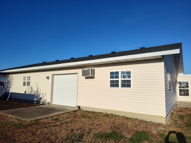 1672 E 355th Road, Bolivar, MO 65613