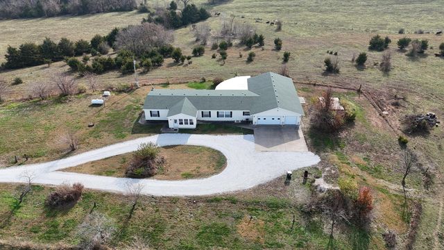 1672 E 355th Road, Bolivar, MO 65613