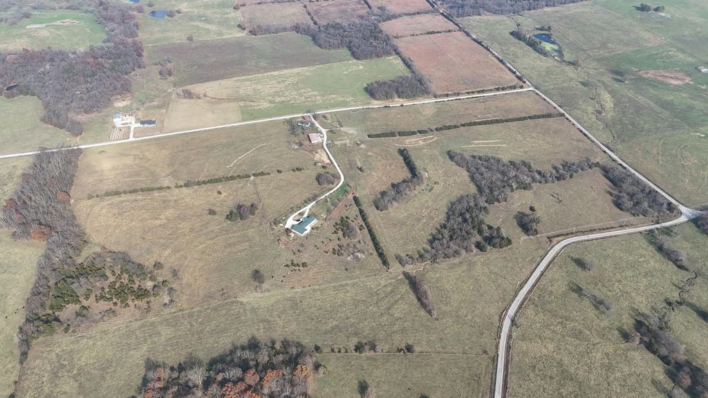 1672 E 355th Road, Bolivar, MO 65613