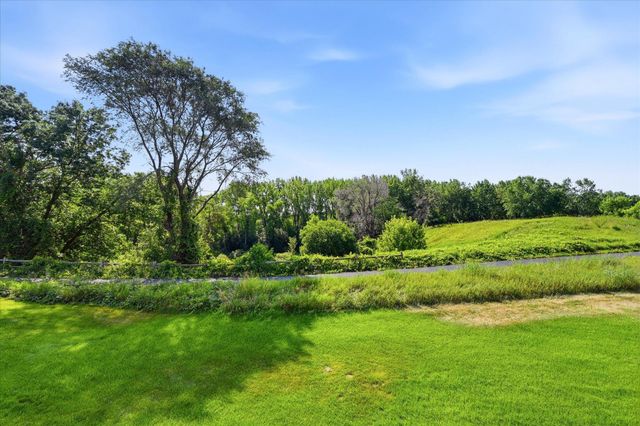 5818 Prairie Ridge Drive, Shoreview, MN 55126