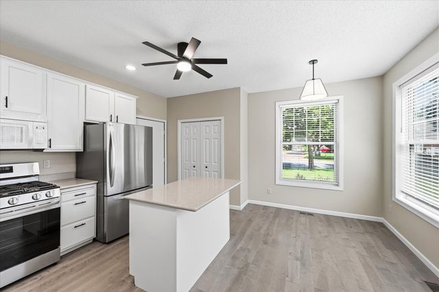 5818 Prairie Ridge Drive, Shoreview, MN 55126