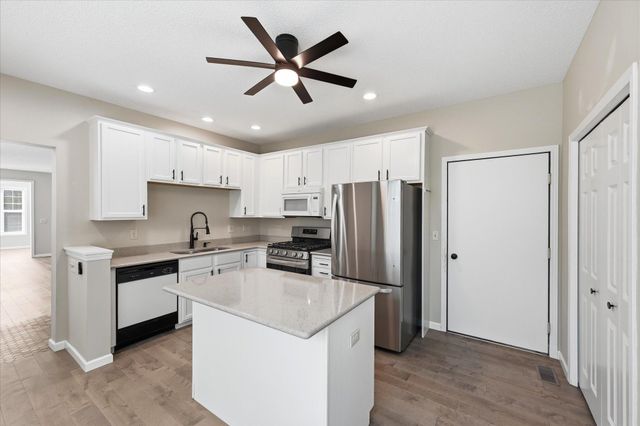 5818 Prairie Ridge Drive, Shoreview, MN 55126