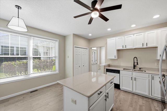 5818 Prairie Ridge Drive, Shoreview, MN 55126
