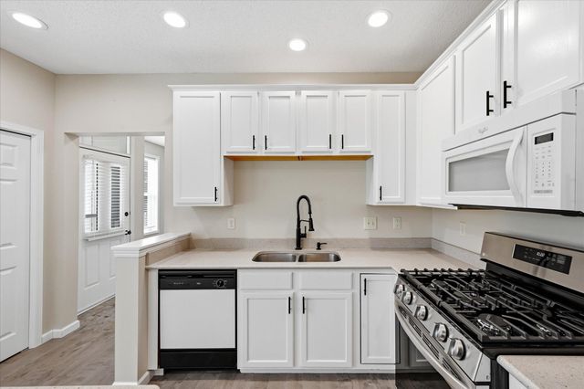 5818 Prairie Ridge Drive, Shoreview, MN 55126