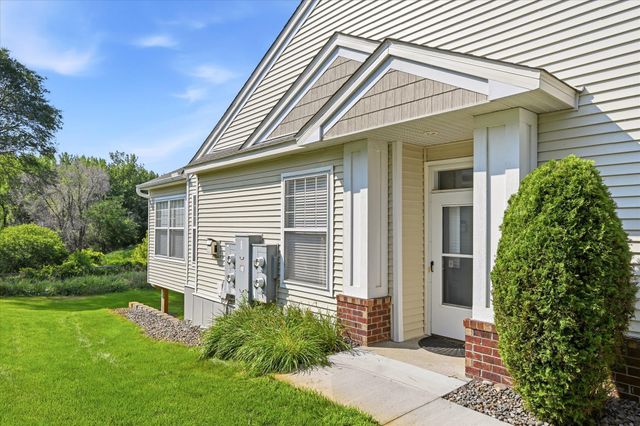5818 Prairie Ridge Drive, Shoreview, MN 55126