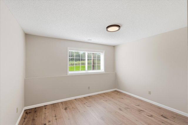 5818 Prairie Ridge Drive, Shoreview, MN 55126