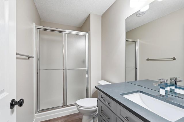 5818 Prairie Ridge Drive, Shoreview, MN 55126