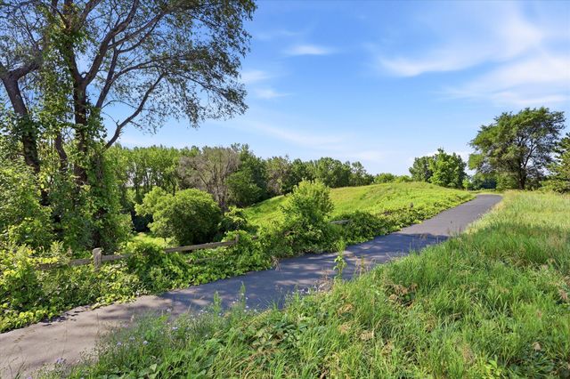 5818 Prairie Ridge Drive, Shoreview, MN 55126