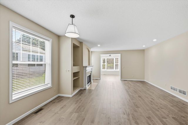 5818 Prairie Ridge Drive, Shoreview, MN 55126