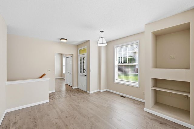 5818 Prairie Ridge Drive, Shoreview, MN 55126