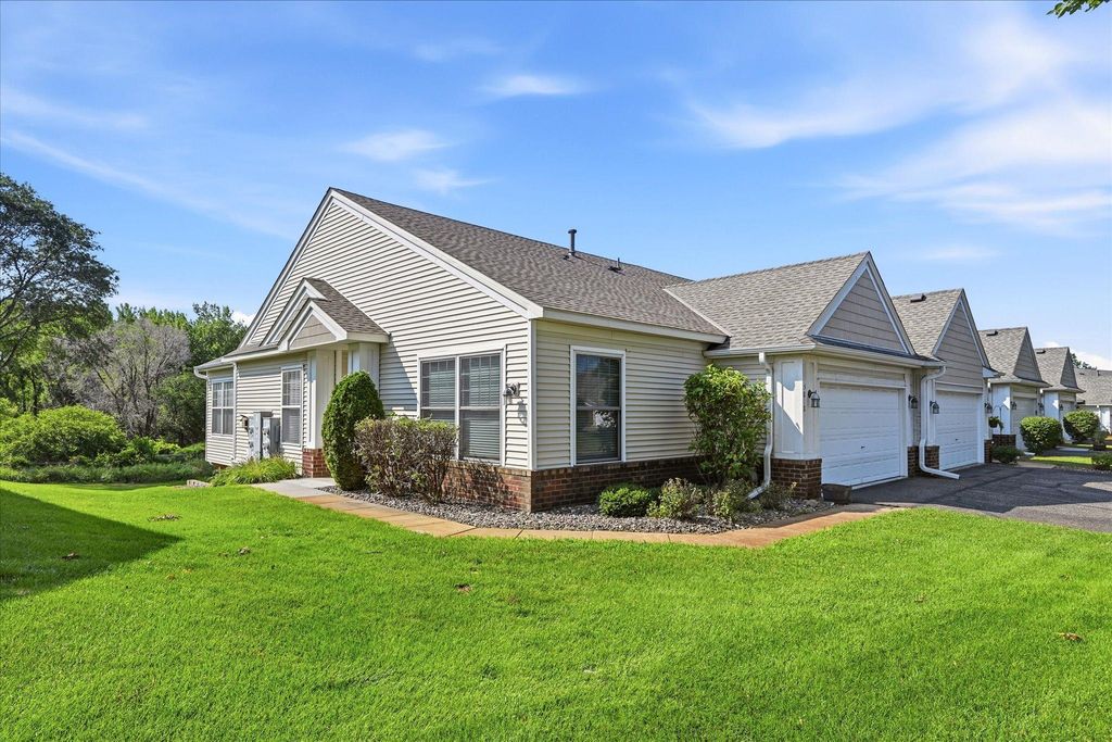 5818 Prairie Ridge Drive, Shoreview, MN 55126 — photo 2