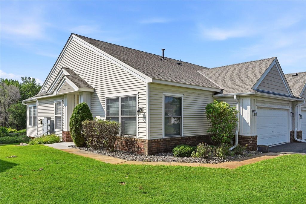 5818 Prairie Ridge Drive, Shoreview, MN 55126 — photo 4