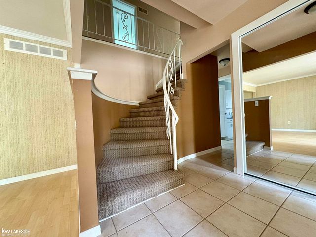 3550 Kings Point Drive, Troy, MI 48083