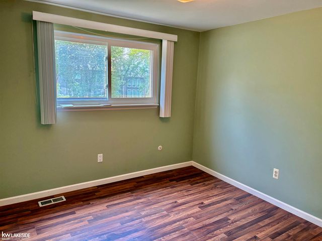 3550 Kings Point Drive, Troy, MI 48083