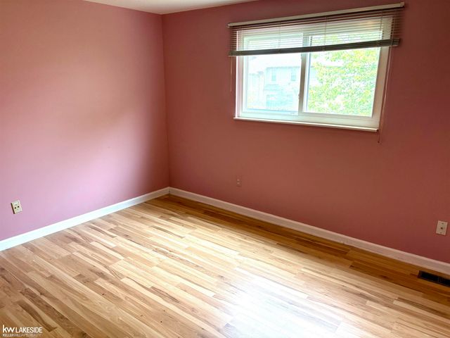 3550 Kings Point Drive, Troy, MI 48083