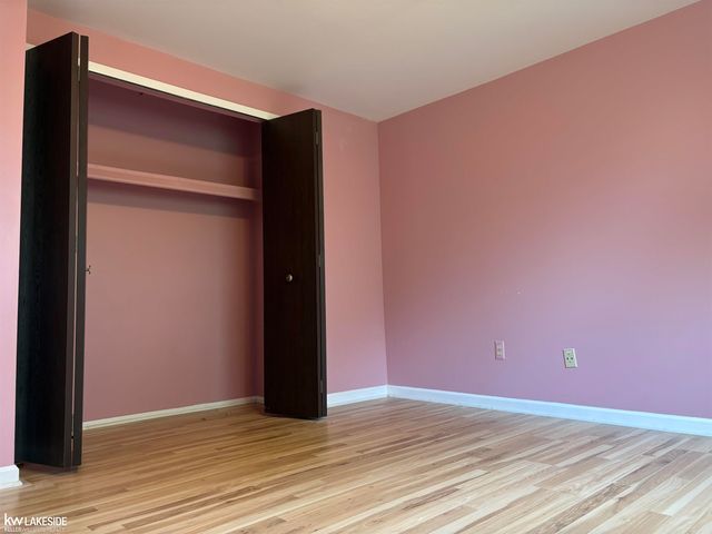 3550 Kings Point Drive, Troy, MI 48083