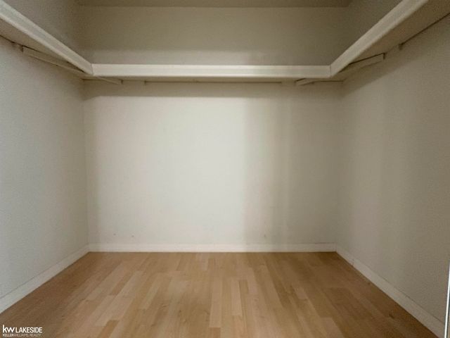 3550 Kings Point Drive, Troy, MI 48083