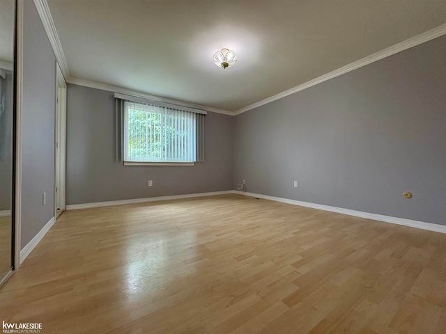 3550 Kings Point Drive, Troy, MI 48083