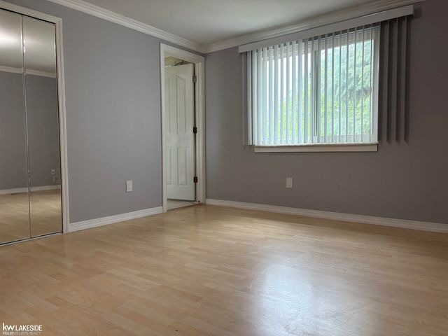 3550 Kings Point Drive, Troy, MI 48083