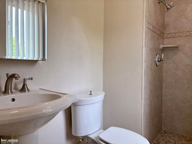 3550 Kings Point Drive, Troy, MI 48083