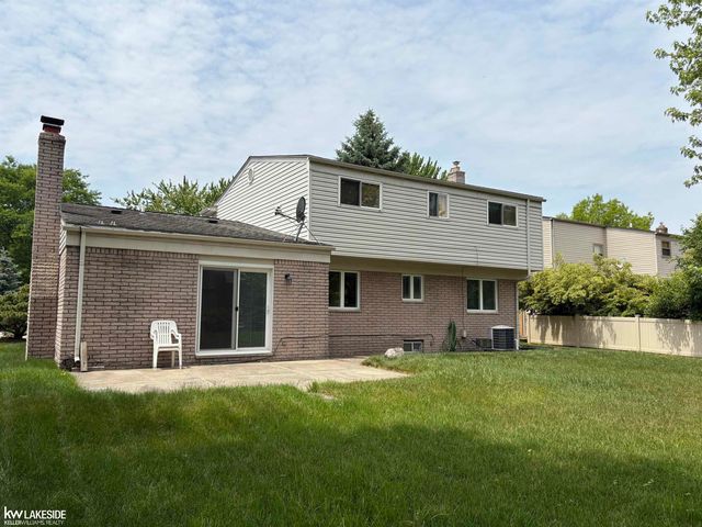3550 Kings Point Drive, Troy, MI 48083