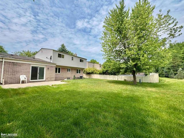 3550 Kings Point Drive, Troy, MI 48083